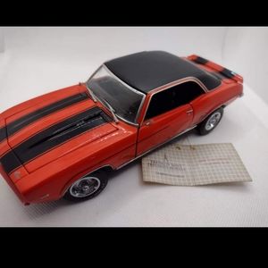 Franklin Mint 1:24 1969 Chevrolet Camaro Z28 Chevy 302 Hugger Orange